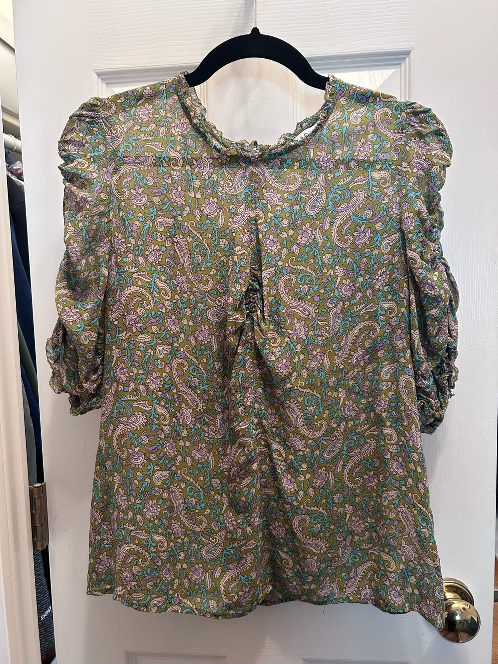 Veronica Beard Blouse w/Green Paisley Print w/Gathered Details&Back Zipper. 12.